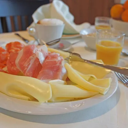 מלון Heimfeld Restaurant Cafe 3*